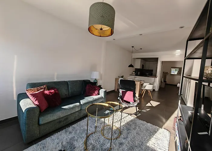 City Apartment 221